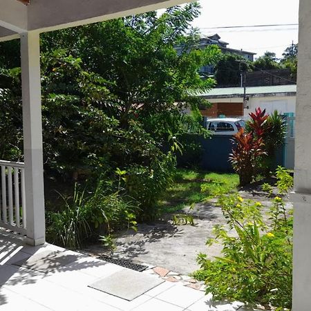 La Petite Maison, Spacieuse, Avec Jardin / Parking Sainte-Rose Extérieur photo