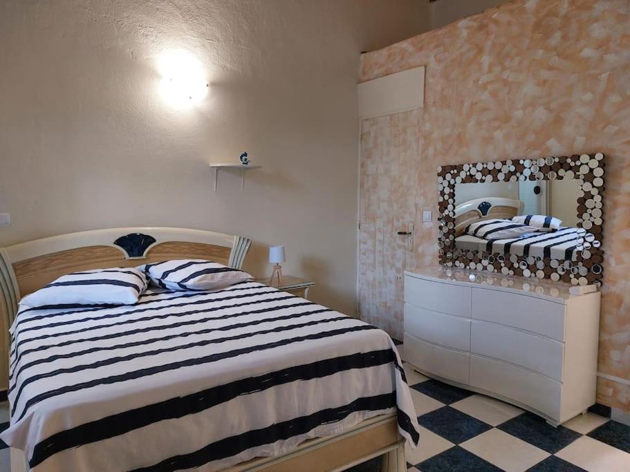 La Petite Maison, Spacieuse, Avec Jardin / Parking Sainte-Rose Extérieur photo