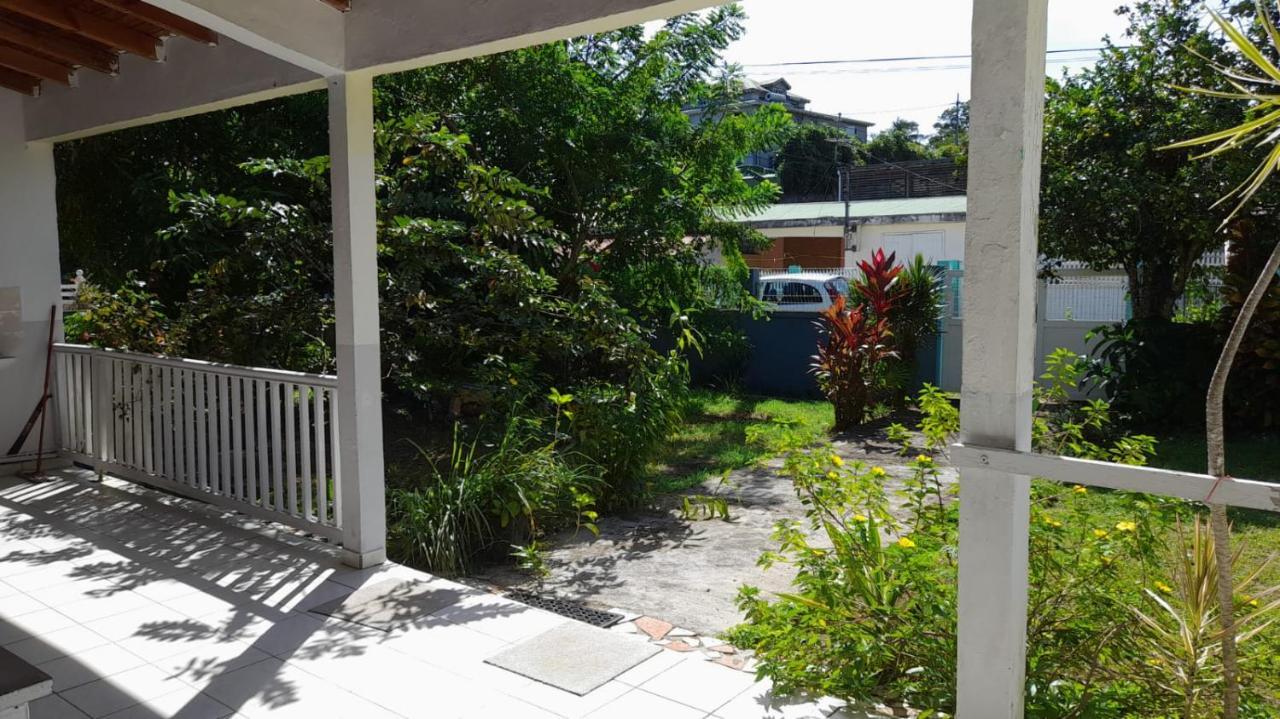 La Petite Maison, Spacieuse, Avec Jardin / Parking Sainte-Rose Extérieur photo