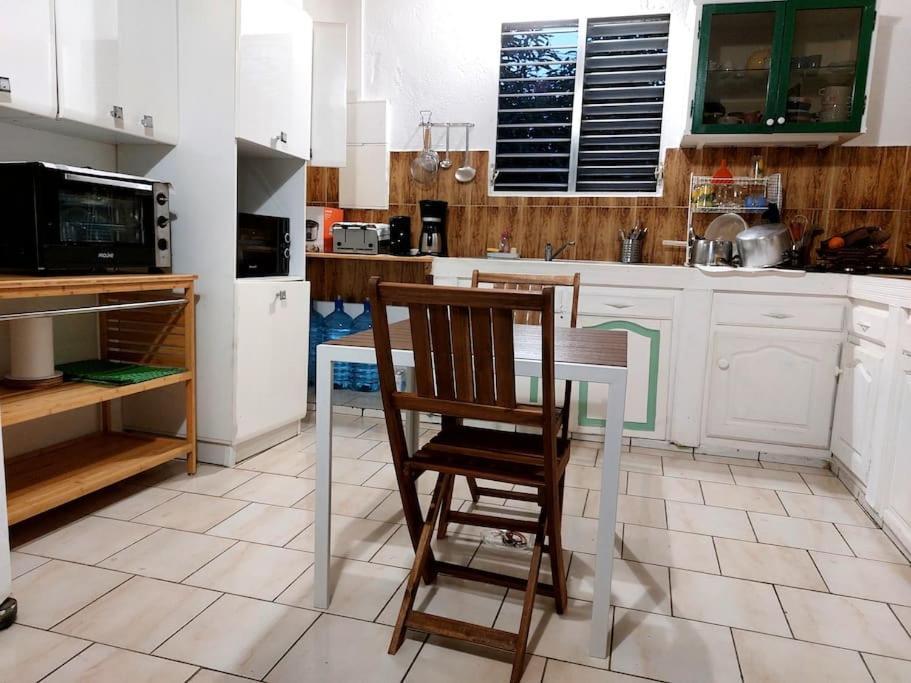 La Petite Maison, Spacieuse, Avec Jardin / Parking Sainte-Rose Extérieur photo