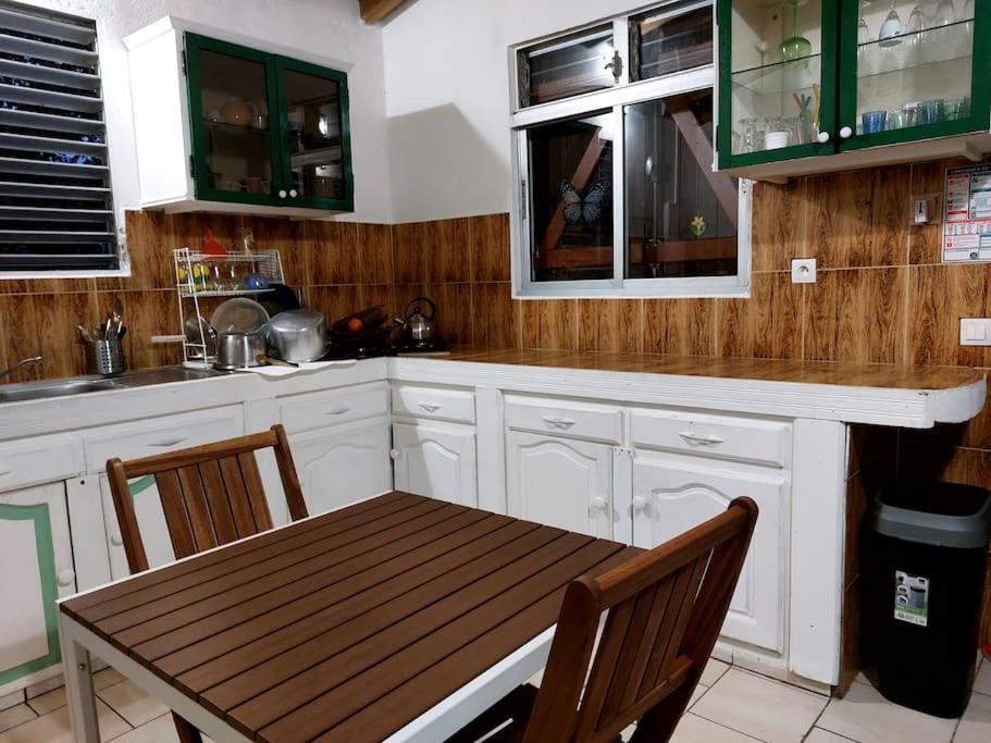 La Petite Maison, Spacieuse, Avec Jardin / Parking Sainte-Rose Extérieur photo